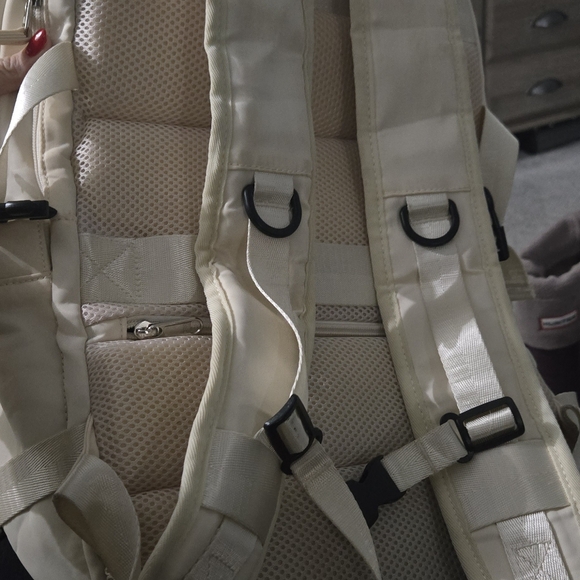 Travel backpack with shoe pouch - Picture 4 of 6